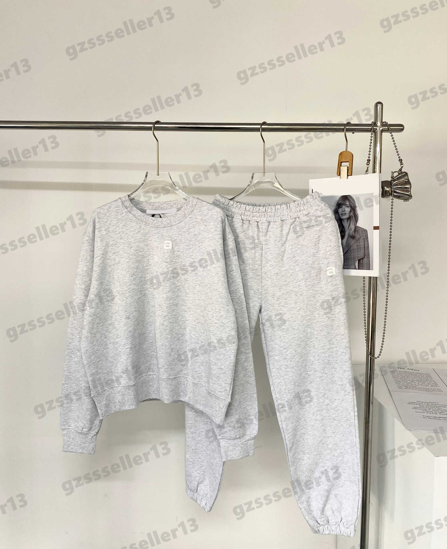 Women Two Piece Pants Designer Tracksuits 2022AW Round Neck Letter WANG Flocked Foam Printed Letters Casual Suit Women Clothing, Extra shipping
Women Two Piece Pants Designer Tracksuits 2022AW Round Neck Letter WANG Flocked Foam Printed Letters Casual Suit Women Clothing, Extra shipping