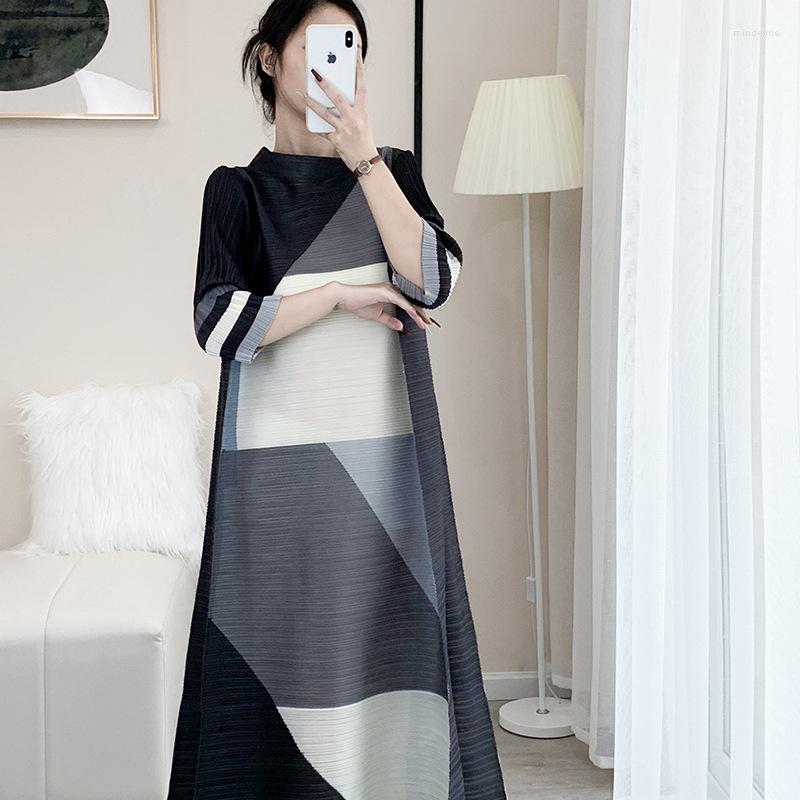Casual Dresses Women's Oversized Pleated Print Dress Belt Long Sleeve V-neck Loose Style Elegant And 2022 Autumn Fashion, Black
Casual Dresses Women's Oversized Pleated Print Dress Belt Long Sleeve V-neck Loose Style Elegant And 2022 Autumn Fashion, Black
