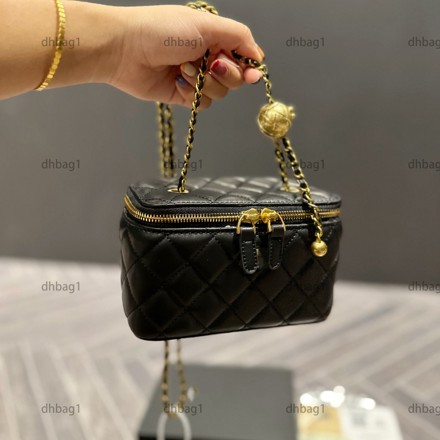 Women Designer Gold Ball Box Makeup Lipstick Bag Classic Diamond Lattice Sheepskin Leather Multicolor Metal Chain Casual Cross-Body Bag With One Shoulder 17CM, Black
Women Designer Gold Ball Box Makeup Lipstick Bag Classic Diamond Lattice Sheepskin Leather Multicolor Metal Chain Casual Cross-Body Bag With One Shoulder 17CM, Black