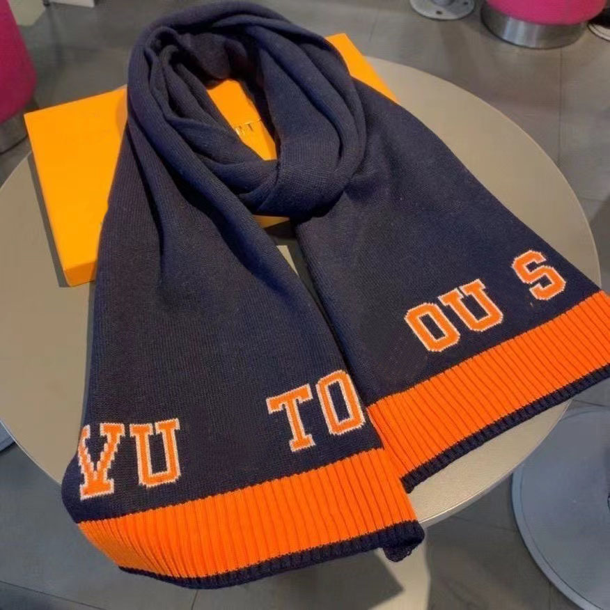 designer scarf Luxury letters Winter scarf mans womens cashmere scarves very soft warm Simple fashion nice
designer scarf Luxury letters Winter scarf mans womens cashmere scarves very soft warm Simple fashion nice