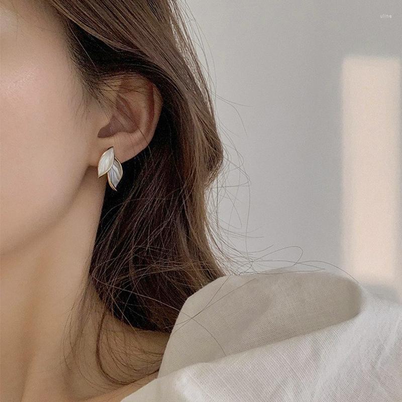 Stud Earrings Female Luxury Leaves Round Vintage Silver Post Wedding Jewelry White Zircon Stone For Women
Stud Earrings Female Luxury Leaves Round Vintage Silver Post Wedding Jewelry White Zircon Stone For Women