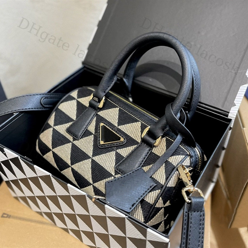 Classic Pillow Bags Mens Womens Shoulder Bag Triangle Mini Crissbody Totes Fashion Design Letter Messenger Purses Large Capacity with Original Box, P 1
Classic Pillow Bags Mens Womens Shoulder Bag Triangle Mini Crissbody Totes Fashion Design Letter Messenger Purses Large Capacity with Original Box, P 1