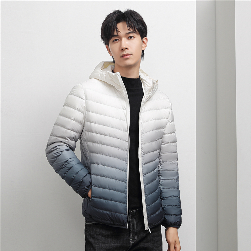 Men's Down Parkas Arrival Autumn Winter Ultra Lightweight Men Down Jacket Fashion Gradient Color Hooded 90 White Duck Down Coats 221006
Men's Down Parkas Arrival Autumn Winter Ultra Lightweight Men Down Jacket Fashion Gradient Color Hooded 90 White Duck Down Coats 221006