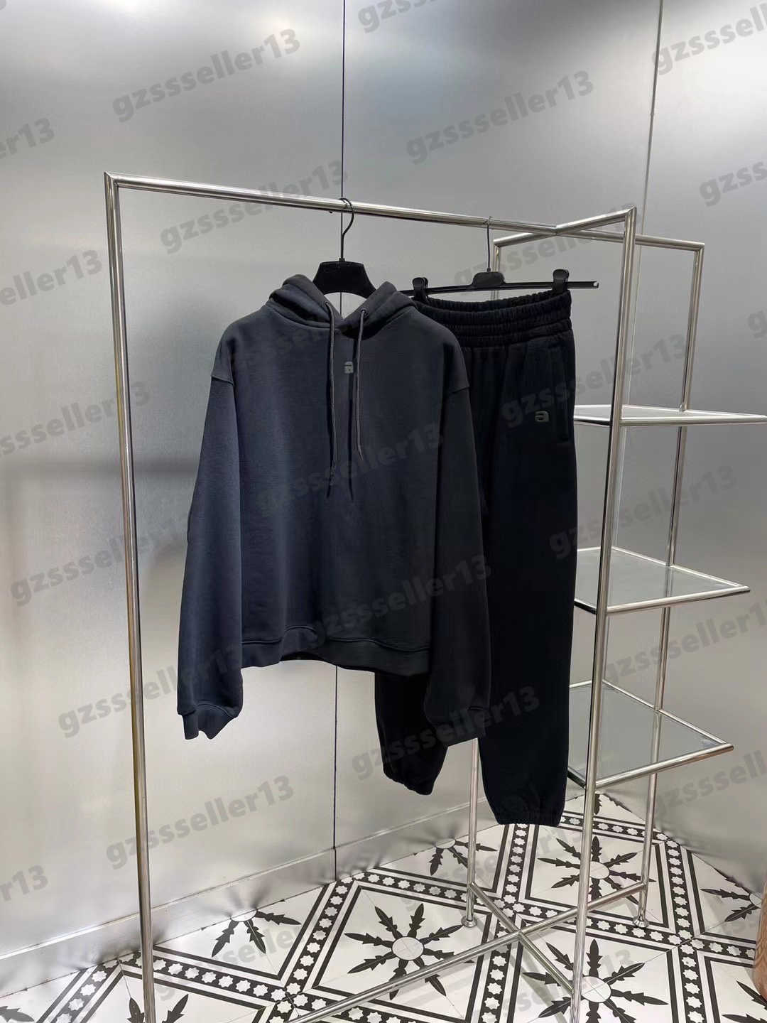 Women Two Piece Pants Wang Tracksuit Classic Hooded Set Letter Logo Pullover Hoodie And Elastic Waist Casual Pants Two-Piece Sets Designer Women Clothing 
Women Two Piece Pants Wang Tracksuit Classic Hooded Set Letter Logo Pullover Hoodie And Elastic Waist Casual Pants Two-Piece Sets Designer Women Clothing