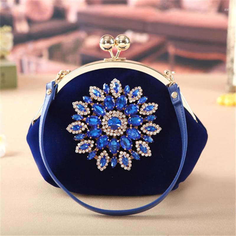 Evening Bags Women Handbags Crystal Luxury Tote Bridal Clutch Flock Black Red Bag Wedding Chain Purse Ladies Messenger
Evening Bags Women Handbags Crystal Luxury Tote Bridal Clutch Flock Black Red Bag Wedding Chain Purse Ladies Messenger