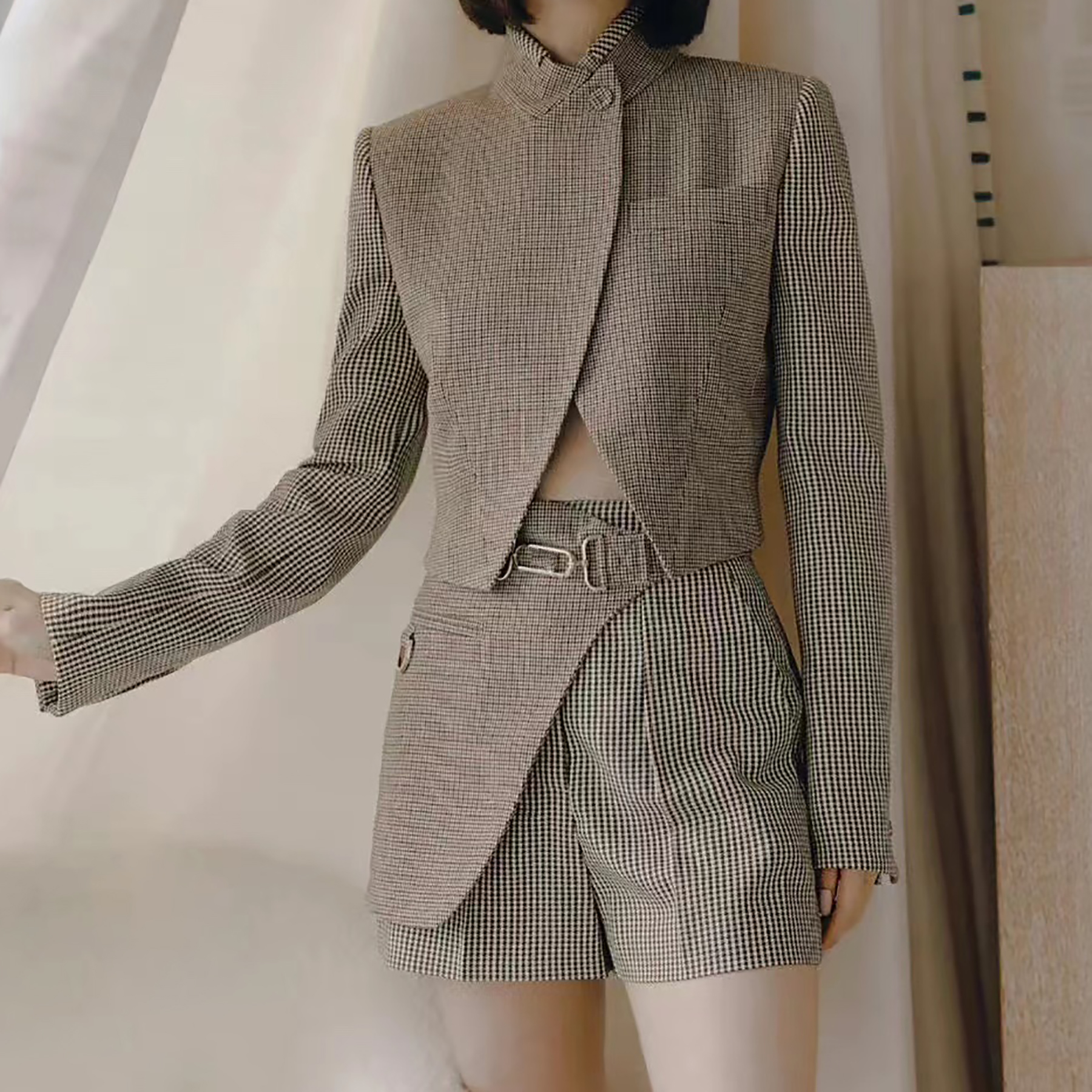 Autumn Luxury Women Designer Fendy Blazers Bolero Style Fende Jacket Beige Micro Houndstooth Wool Fend Jacket Gray Shorts Pants Fitted Waist Sewn Trouser Crease Size, I need see other product
Autumn Luxury Women Designer Fendy Blazers Bolero Style Fende Jacket Beige Micro Houndstooth Wool Fend Jacket Gray Shorts Pants Fitted Waist Sewn Trouser Crease Size, I need see other product