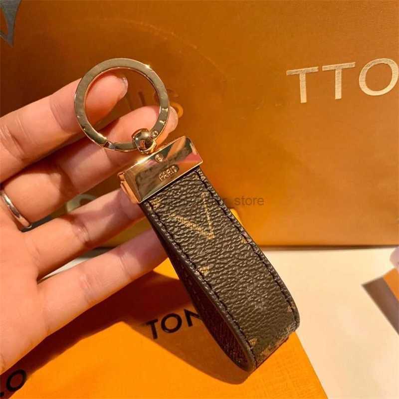 Keychains Luxury Men's Waist Buckle 2022 Leather Presbyopia Keychain Pendant Car Key Chain Ring Fashion Couple Creative Gift G221007
Keychains Luxury Men's Waist Buckle 2022 Leather Presbyopia Keychain Pendant Car Key Chain Ring Fashion Couple Creative Gift G221007