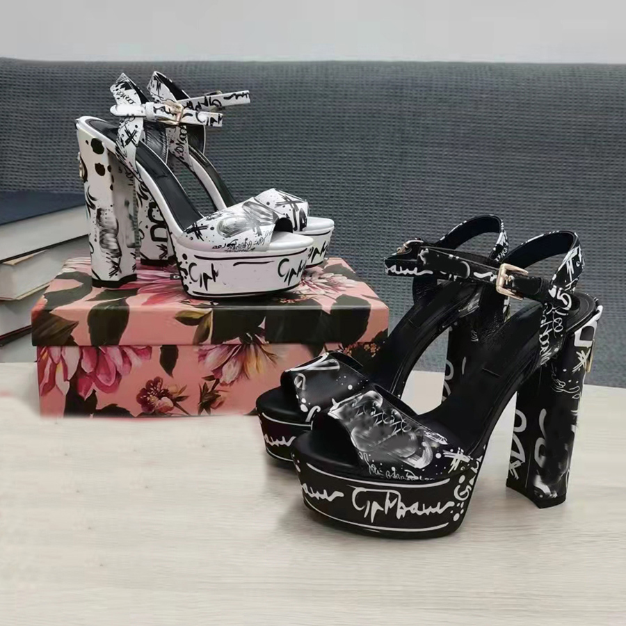 Designer Sandals for womens dress shoes Fashion rhinestone Buckle 3D Printing decoration platform heel shoe 15CM high heeled Buckle Strap Sandal 35-43 with box, Clear
Designer Sandals for womens dress shoes Fashion rhinestone Buckle 3D Printing decoration platform heel shoe 15CM high heeled Buckle Strap Sandal 35-43 with box, Clear