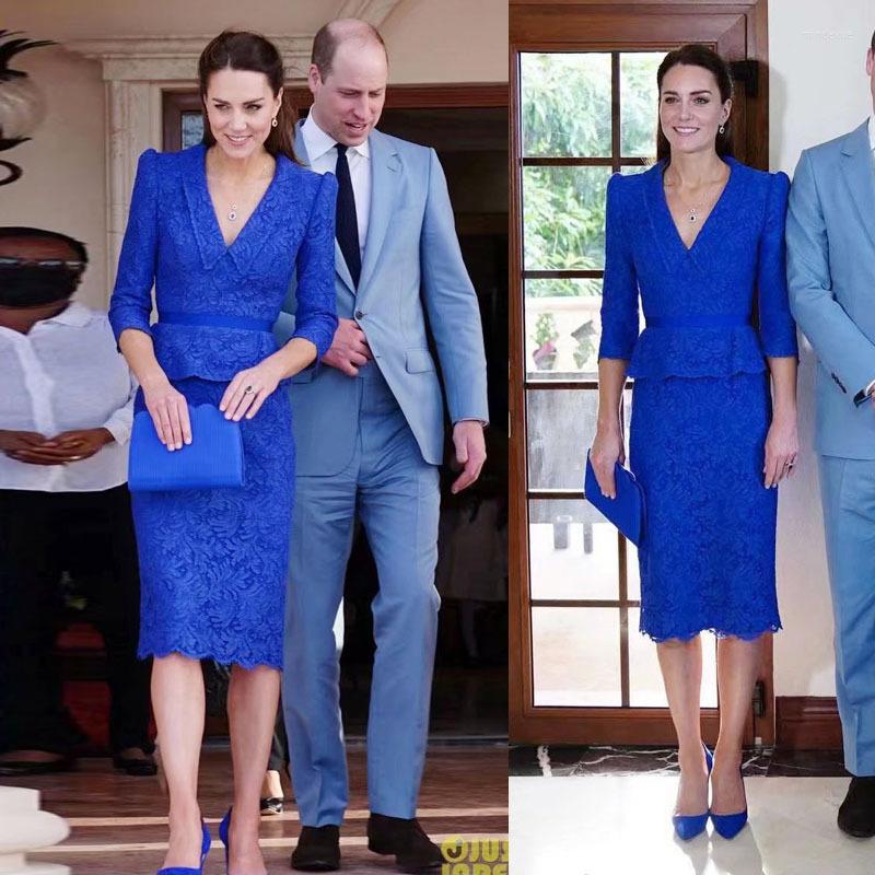 Casual Dresses High Quality Celebrity 2022 Spring Summer Women' Dress Princess Kate' Same V-neck Lapel Lace Half Sleeve Fake Two, Blue
Casual Dresses High Quality Celebrity 2022 Spring Summer Women' Dress Princess Kate' Same V-neck Lapel Lace Half Sleeve Fake Two, Blue