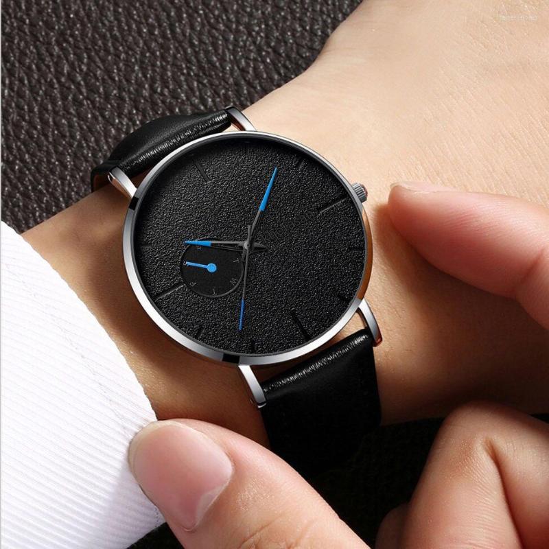 Wristwatches Luxury Men's Watches Fashion Alloy Mesh Leather Strap Quartz Business Watch Calendar Male Clock Casual Reloj, L black red
Wristwatches Luxury Men's Watches Fashion Alloy Mesh Leather Strap Quartz Business Watch Calendar Male Clock Casual Reloj, L black red