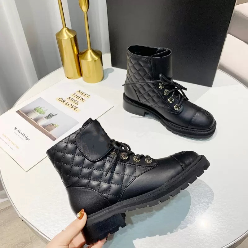 Interlocking Black Ankle Biker chunky platform flats combat Boots low heel lace-up booties leather chains buckle women luxury designers004, Blue
Interlocking Black Ankle Biker chunky platform flats combat Boots low heel lace-up booties leather chains buckle women luxury designers004, Blue