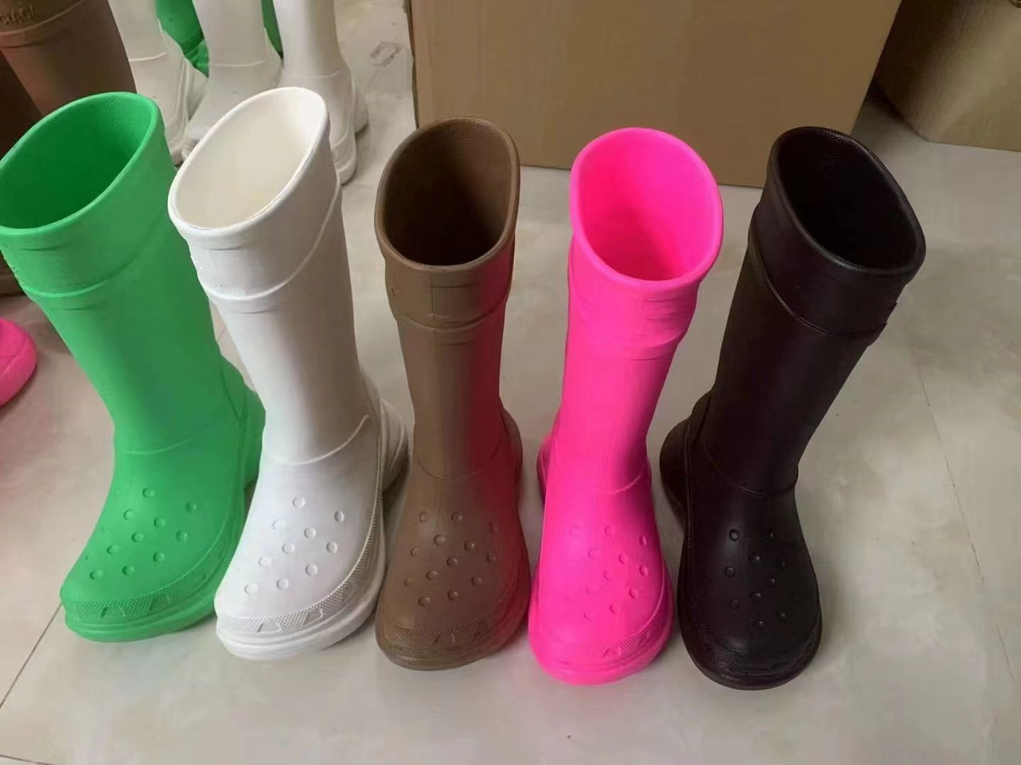 23ss Sneakers Luxury Designer High Platform Rain Boots Big Head Thick Bottom Non-slip Ankle Boots Jelly Color All-match Long Boot, Grey
23ss Sneakers Luxury Designer High Platform Rain Boots Big Head Thick Bottom Non-slip Ankle Boots Jelly Color All-match Long Boot, Grey