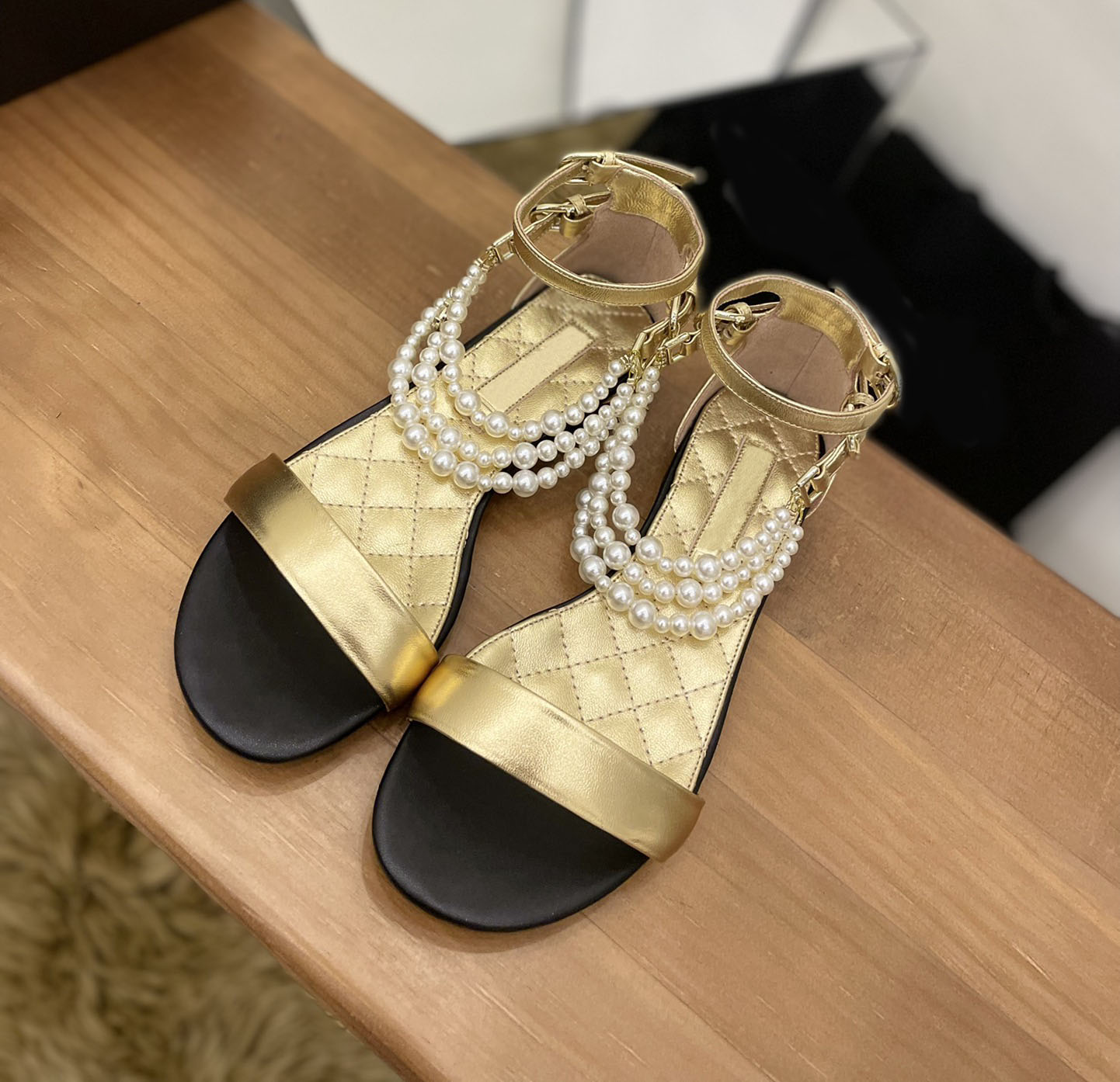 2022 Women flip flop Sandals Flat Slippers Grosgrain Imitation Pearls Black open toe lace up heels Sandal Summer Designer Luxury Fashion Ladies Beach slipper, Customize
2022 Women flip flop Sandals Flat Slippers Grosgrain Imitation Pearls Black open toe lace up heels Sandal Summer Designer Luxury Fashion Ladies Beach slipper, Customize