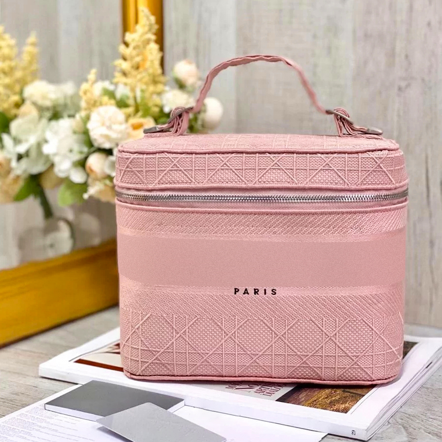 Luxurys Designers Bags makeup vanity travel bag Toiletry pouch Kits tote nylon cosmetic fashion wash wholesale Shoulder Women's men embroidery crossbody handbags, Carton
Luxurys Designers Bags makeup vanity travel bag Toiletry pouch Kits tote nylon cosmetic fashion wash wholesale Shoulder Women's men embroidery crossbody handbags, Carton