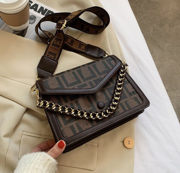 Purses womens chains small square bags fashion personalized texture single shoulder bag letter messenger purse r1
Purses womens chains small square bags fashion personalized texture single shoulder bag letter messenger purse r1