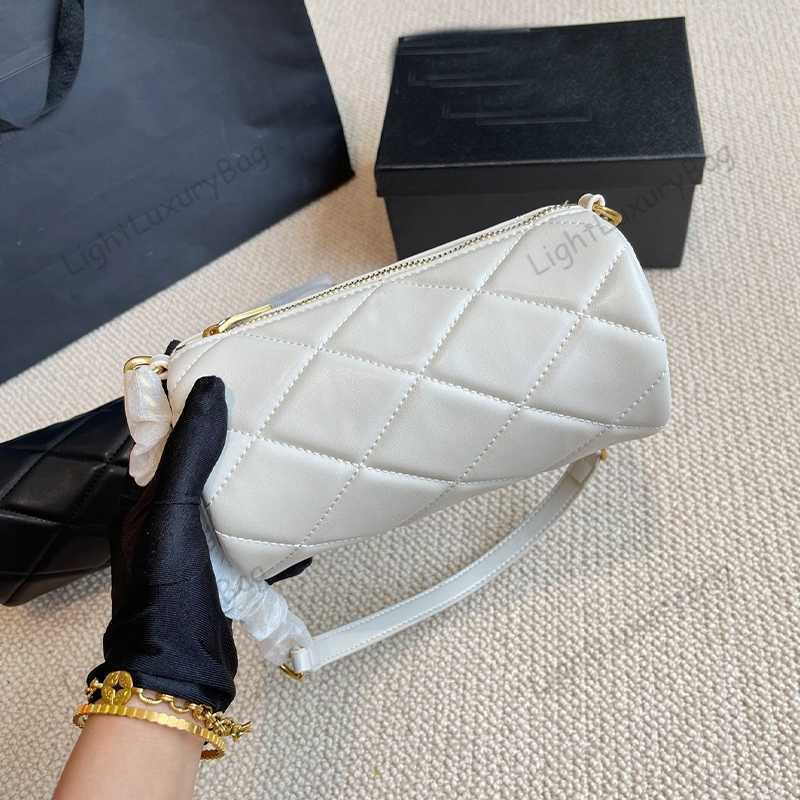 Mirror Quality Designer Leather Bags chain Shoulder Wallet fashion wild handbag For Women Classic Famous Brand Shopping Purses 220209, Black
Mirror Quality Designer Leather Bags chain Shoulder Wallet fashion wild handbag For Women Classic Famous Brand Shopping Purses 220209, Black