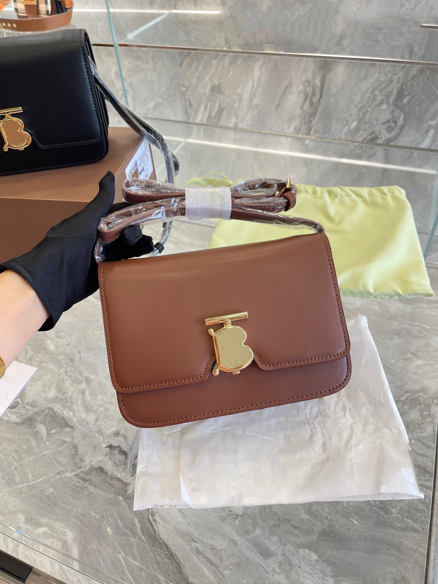 Designer Luxury TB Lock Shoulder tote messenger Bag latest Leather clutch Embossing Women's men wallet plaid stripes postman handbag crossbody Bags
Designer Luxury TB Lock Shoulder tote messenger Bag latest Leather clutch Embossing Women's men wallet plaid stripes postman handbag crossbody Bags