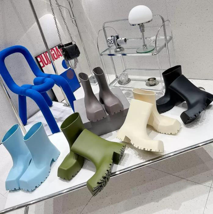 Trooper rubber 2022 boots high heels outsole women B2022 black thick design square toe thick teeth fashion party designer Paris, Color 6
Trooper rubber 2022 boots high heels outsole women B2022 black thick design square toe thick teeth fashion party designer Paris, Color 6