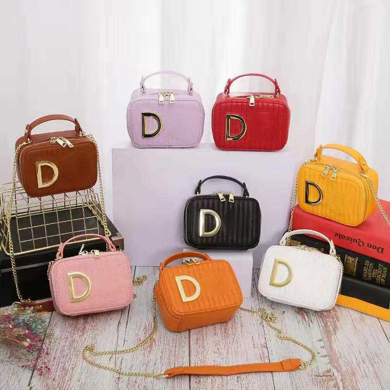 d 22g Fashion shoulder bag designer bags Letter Decoration Chain Bag Women's Handbag Soft Crossbody Wallet, Red
d 22g Fashion shoulder bag designer bags Letter Decoration Chain Bag Women's Handbag Soft Crossbody Wallet, Red