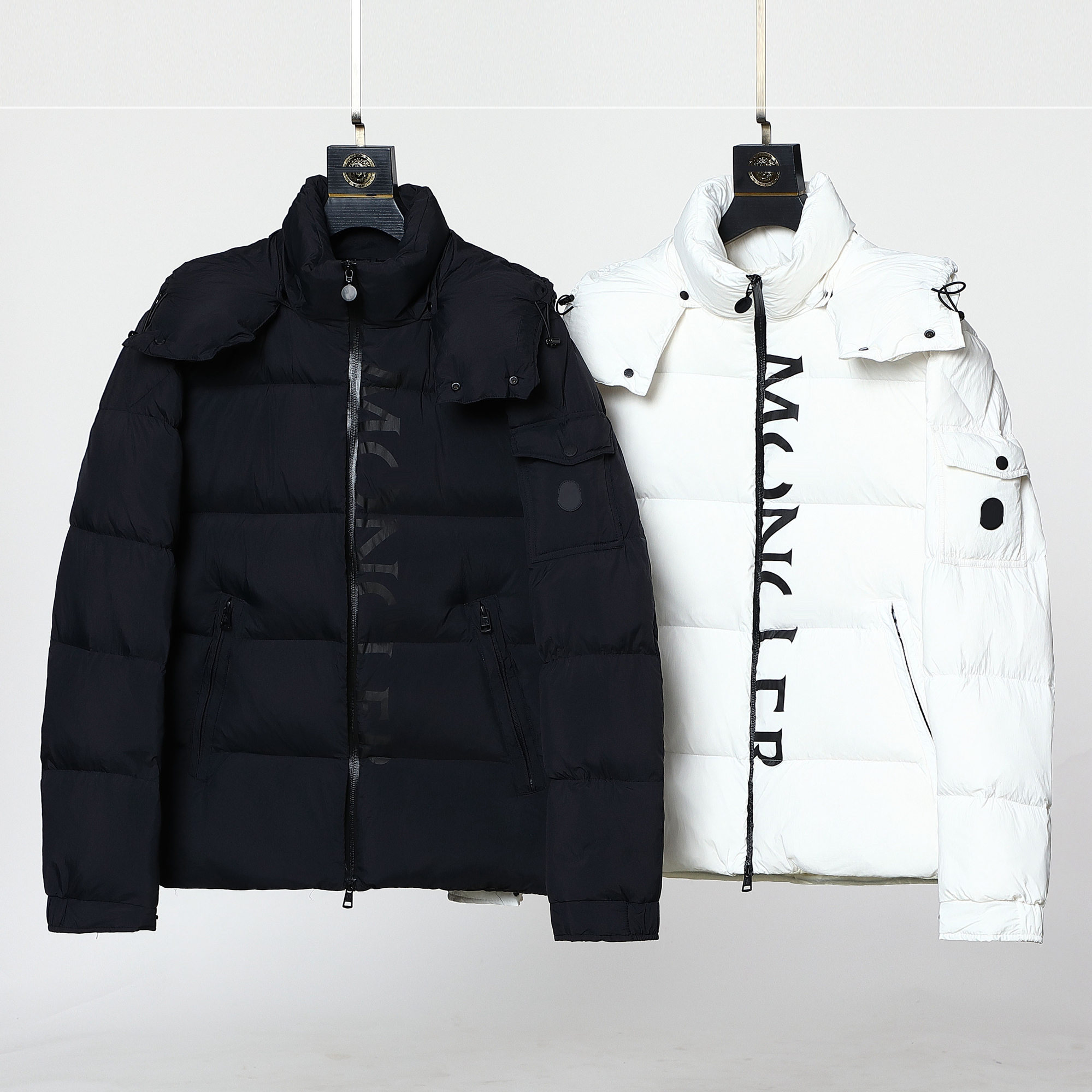 Designer Mens Down Jackets Luxurious Classic Embroidered Badge Outerwear coats Padded Hooded winter Jacket Parkas Coat Size M-3XL
Designer Mens Down Jackets Luxurious Classic Embroidered Badge Outerwear coats Padded Hooded winter Jacket Parkas Coat Size M-3XL
