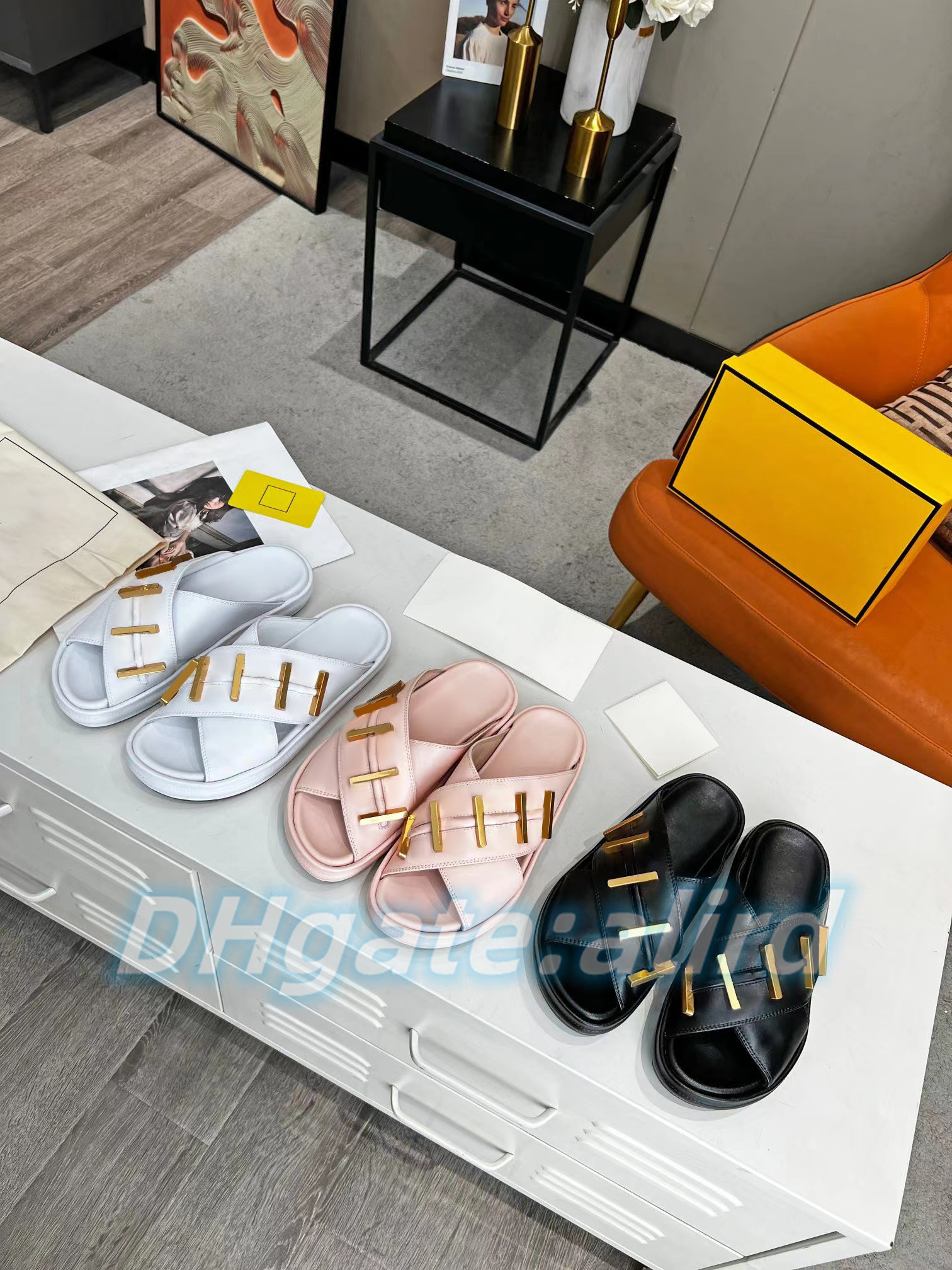 women leather graphy slide Rubber gold Metal Letter Sandals Calfskin wide slipper crossover band Flip Flop flat sandal mule black white pink slides, #3 pink
women leather graphy slide Rubber gold Metal Letter Sandals Calfskin wide slipper crossover band Flip Flop flat sandal mule black white pink slides, #3 pink