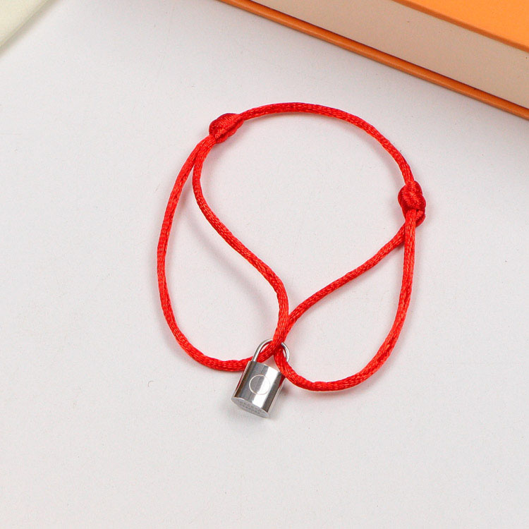 Designer Charm Hand rope For Women Luxury chains Jewelry Womens Gold Love Rope bracelet Ladies Letter V Ornaments Bracelets Not allergic
Designer Charm Hand rope For Women Luxury chains Jewelry Womens Gold Love Rope bracelet Ladies Letter V Ornaments Bracelets Not allergic