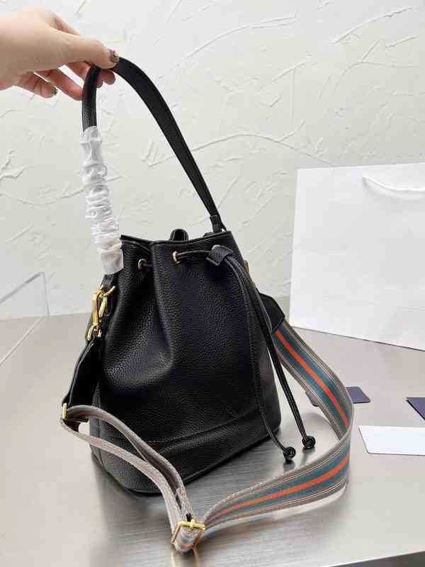 Bags Tote Women Luxury Brand Bucket Bag High Quality Large Capacity Handbag Shoulder Leather Designer Crossbody Female Purses 220303, Black
Bags Tote Women Luxury Brand Bucket Bag High Quality Large Capacity Handbag Shoulder Leather Designer Crossbody Female Purses 220303, Black