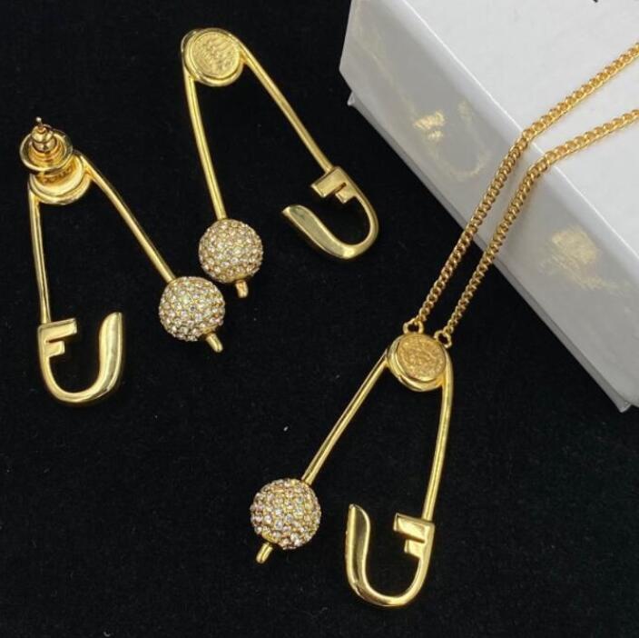 Classic identity Women Pin Brooch Necklaces Bracelet Rings Set Banshee Medusa Portrait 18K Gold Plated New Designed Designer Jewelry CYMS -39, Golden
Classic identity Women Pin Brooch Necklaces Bracelet Rings Set Banshee Medusa Portrait 18K Gold Plated New Designed Designer Jewelry CYMS -39, Golden