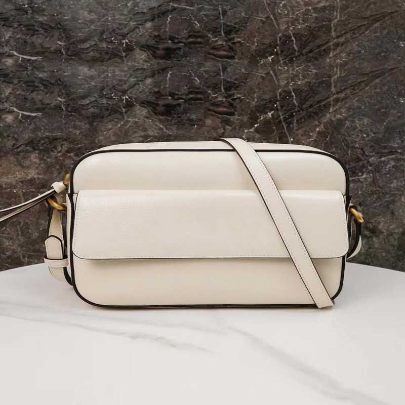 Classic Fashion Metal Horse Belt Buckle Simple One-shoulder Oblique Portable Women's Bag 221010, Black
Classic Fashion Metal Horse Belt Buckle Simple One-shoulder Oblique Portable Women's Bag 221010, Black