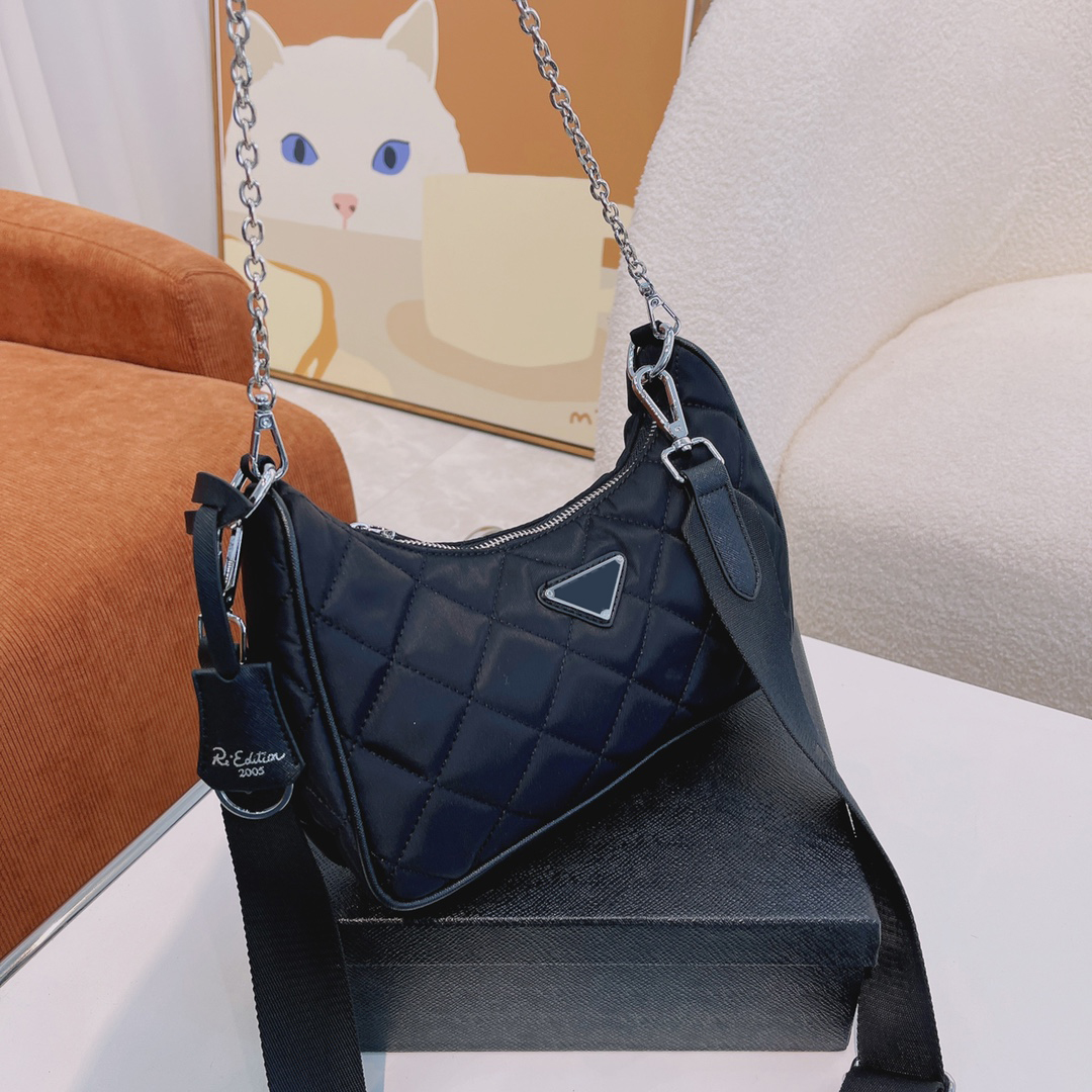 Classic Re-Nylon Patchwork Shoulder Bags Italy Brand Triangle Sign Adjustable Strap Crossbody Bag Fashion Silver Chain Women Designer Underarm Bag With Packet, Black large grid
Classic Re-Nylon Patchwork Shoulder Bags Italy Brand Triangle Sign Adjustable Strap Crossbody Bag Fashion Silver Chain Women Designer Underarm Bag With Packet, Black large grid