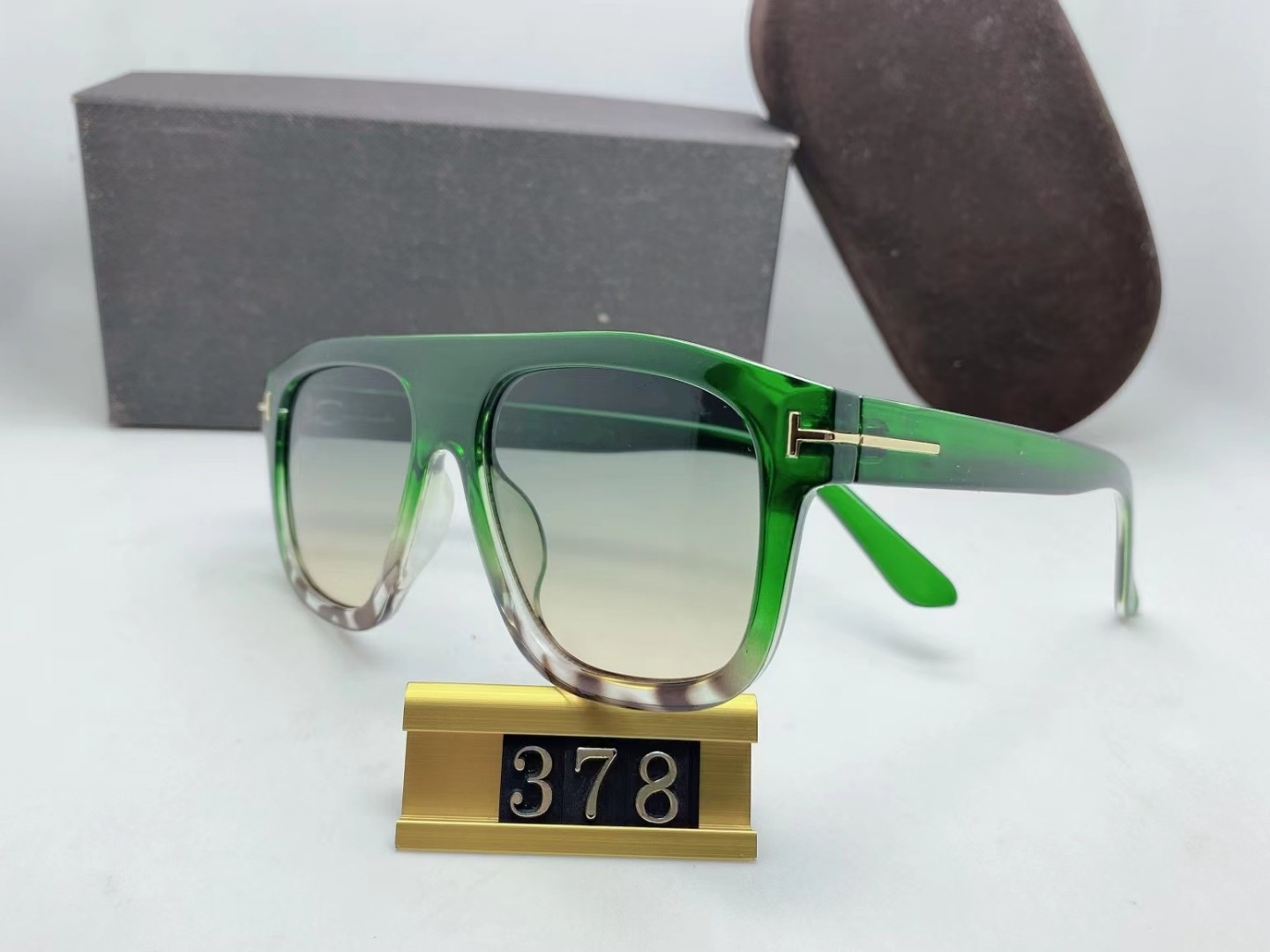 2022 New Fashion Luxury Designer Sunglasses Men Women Pilot Sunglasses UV400 Eyewear Glasses Square Frame Polaroid Lens Sun glasses
2022 New Fashion Luxury Designer Sunglasses Men Women Pilot Sunglasses UV400 Eyewear Glasses Square Frame Polaroid Lens Sun glasses