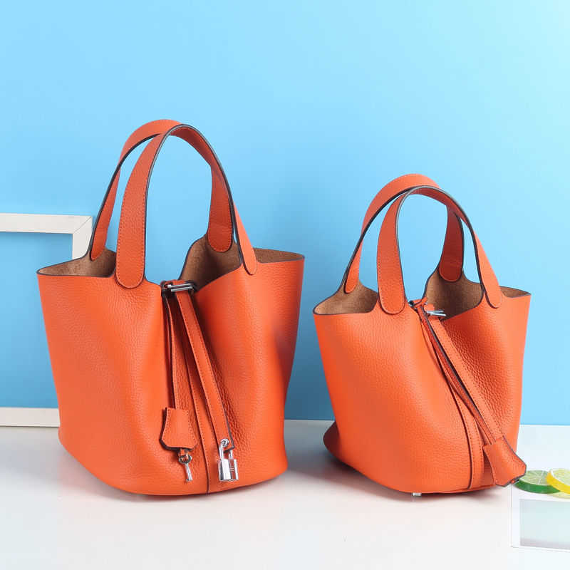 Designer herme bag Women's Large Fashion Classic Vegetable basket Women's's leather new bu et head hand fashion versatile large capacity, Nude
Designer herme bag Women's Large Fashion Classic Vegetable basket Women's's leather new bu et head hand fashion versatile large capacity, Nude