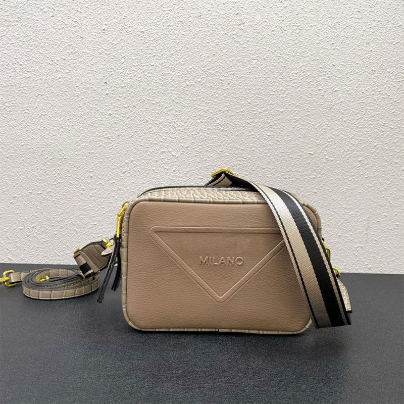 Solid Color Camera Crossbody Bag Women Handbags Purse Genuine Leather Removable Strap Triangle Sign Fashion Letters Zipper Closure Lady Shoulder Bags handbag
Solid Color Camera Crossbody Bag Women Handbags Purse Genuine Leather Removable Strap Triangle Sign Fashion Letters Zipper Closure Lady Shoulder Bags handbag