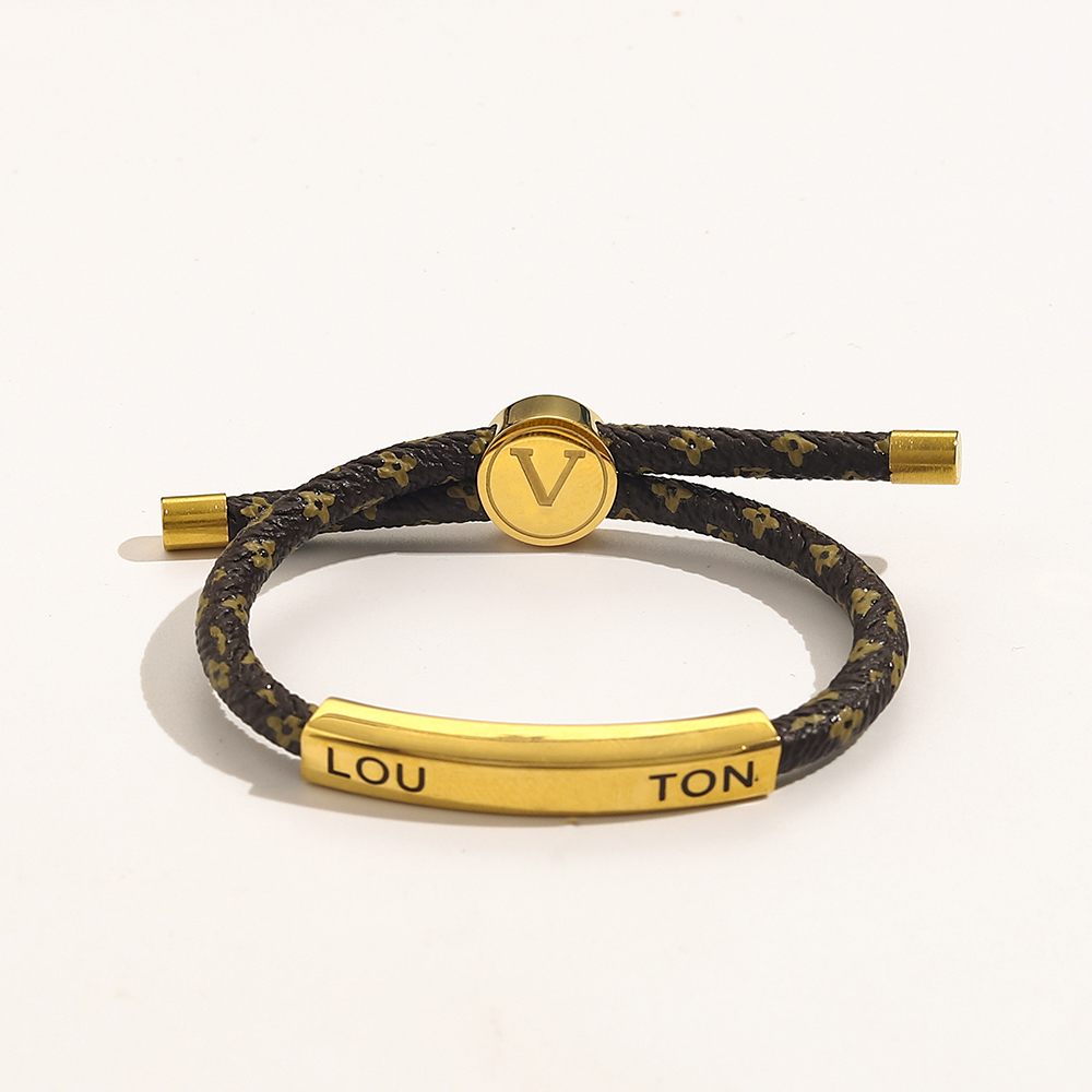 Designer Jewelry Women Leather Bracelets Flower Pattern Charm Bracelet with Gold Silver hardware For men Hand Strap Brown Logo Stamp Printed Fashion Gift
Designer Jewelry Women Leather Bracelets Flower Pattern Charm Bracelet with Gold Silver hardware For men Hand Strap Brown Logo Stamp Printed Fashion Gift