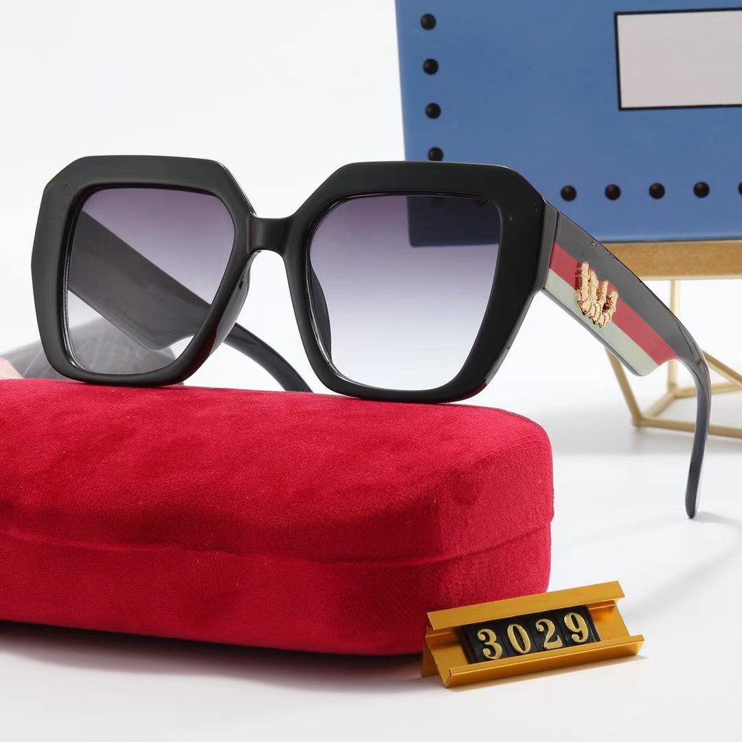 Sunglasses For Women and Men Summer style Anti-Ultraviolet Retro Plate Square Full frame black gold Gradient red green lens fashion Eyeglasses Random Box 3029
