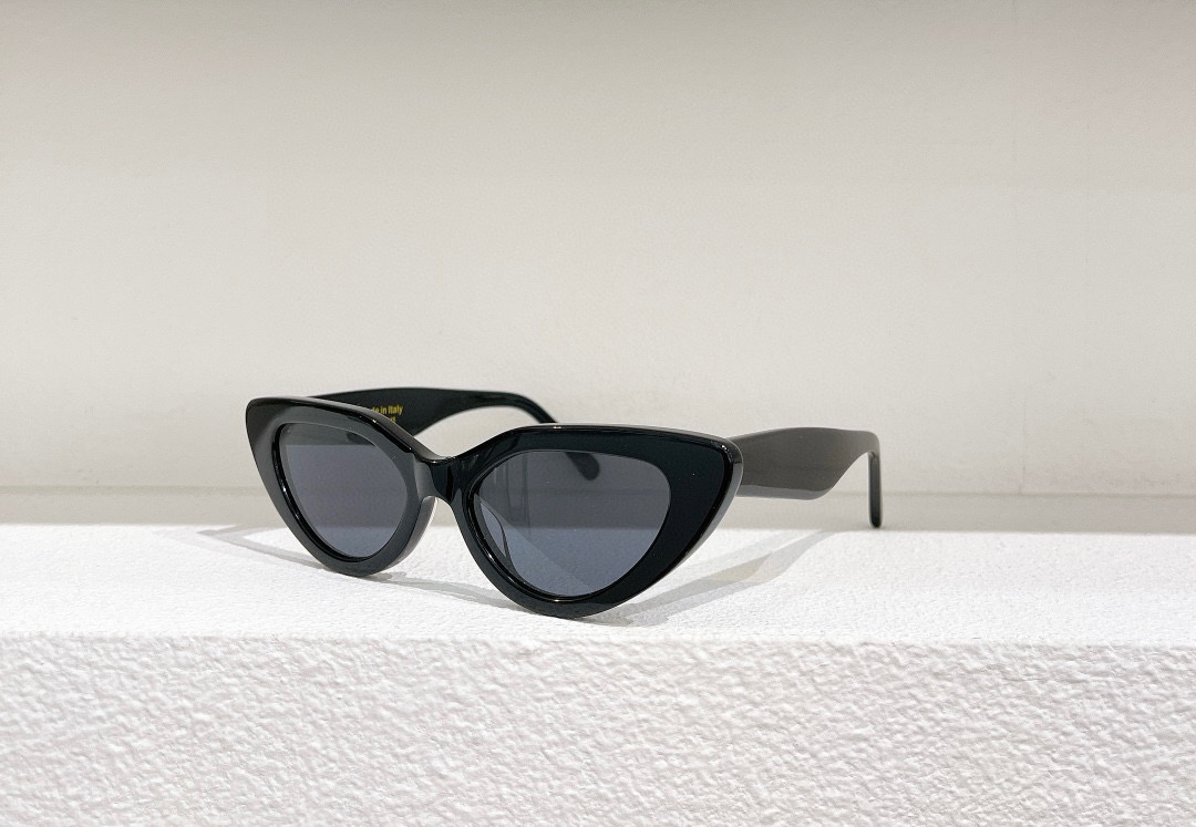 Womens Sunglasses For Women Men Sun Glasses Mens 1610 Fashion Style Protects Eyes UV400 Lens With Random Box
Womens Sunglasses For Women Men Sun Glasses Mens 1610 Fashion Style Protects Eyes UV400 Lens With Random Box