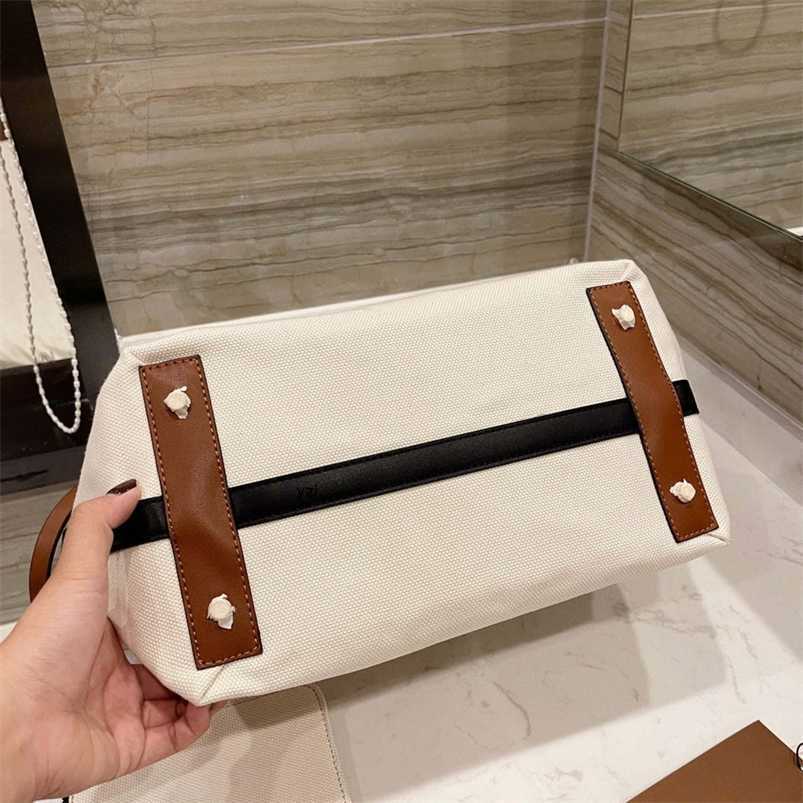 Designer Luxury Burbrerity Bags For Women High Quality Brown Crossbody Handbags Vintage Burbrery Leather Wallet Paris Plaid The Totes Bag Fashion Purses 4LX9, Sky blue
Designer Luxury Burbrerity Bags For Women High Quality Brown Crossbody Handbags Vintage Burbrery Leather Wallet Paris Plaid The Totes Bag Fashion Purses 4LX9, Sky blue