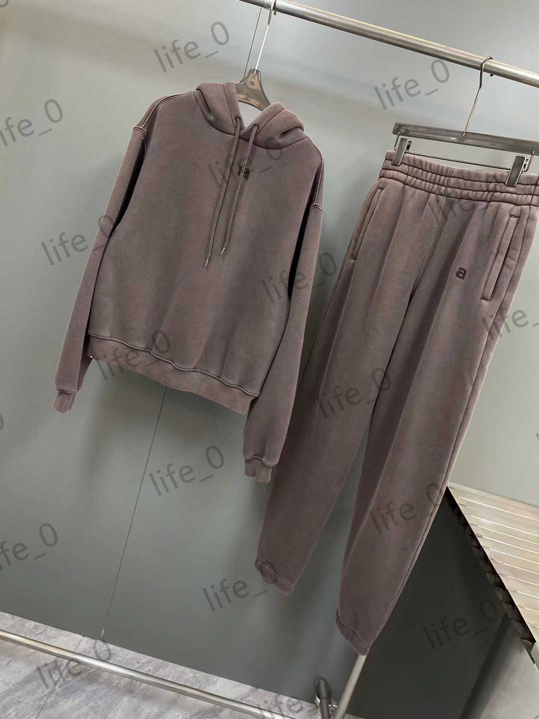 Mild Fleece Womens Two Pieces Pants Conventional drawstring Hoodies Tops Elastic Waist Bunch Foot Designer Trousers Fashion Brand Woman Tracksuit 2 Colors
Mild Fleece Womens Two Pieces Pants Conventional drawstring Hoodies Tops Elastic Waist Bunch Foot Designer Trousers Fashion Brand Woman Tracksuit 2 Colors