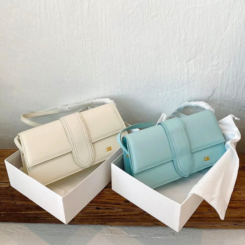 Luxurys Designer Bag classic jacquem envelope baguette womens mens large WOC Leather Le Bambino tote clutch handbags Crossbody famous handbag Shoulder Bags Wallet, Box
Luxurys Designer Bag classic jacquem envelope baguette womens mens large WOC Leather Le Bambino tote clutch handbags Crossbody famous handbag Shoulder Bags Wallet, Box