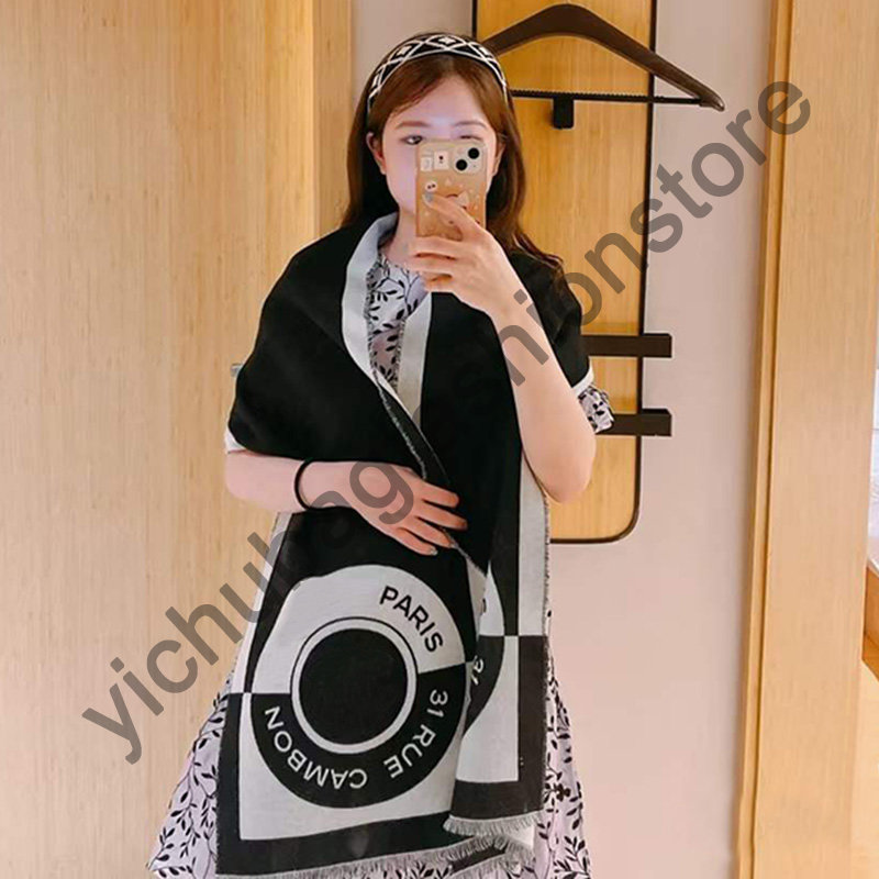 2022 classic C letter imitation cashmere scarf women's thick warm double-sided shawl all-match winter
2022 classic C letter imitation cashmere scarf women's thick warm double-sided shawl all-match winter