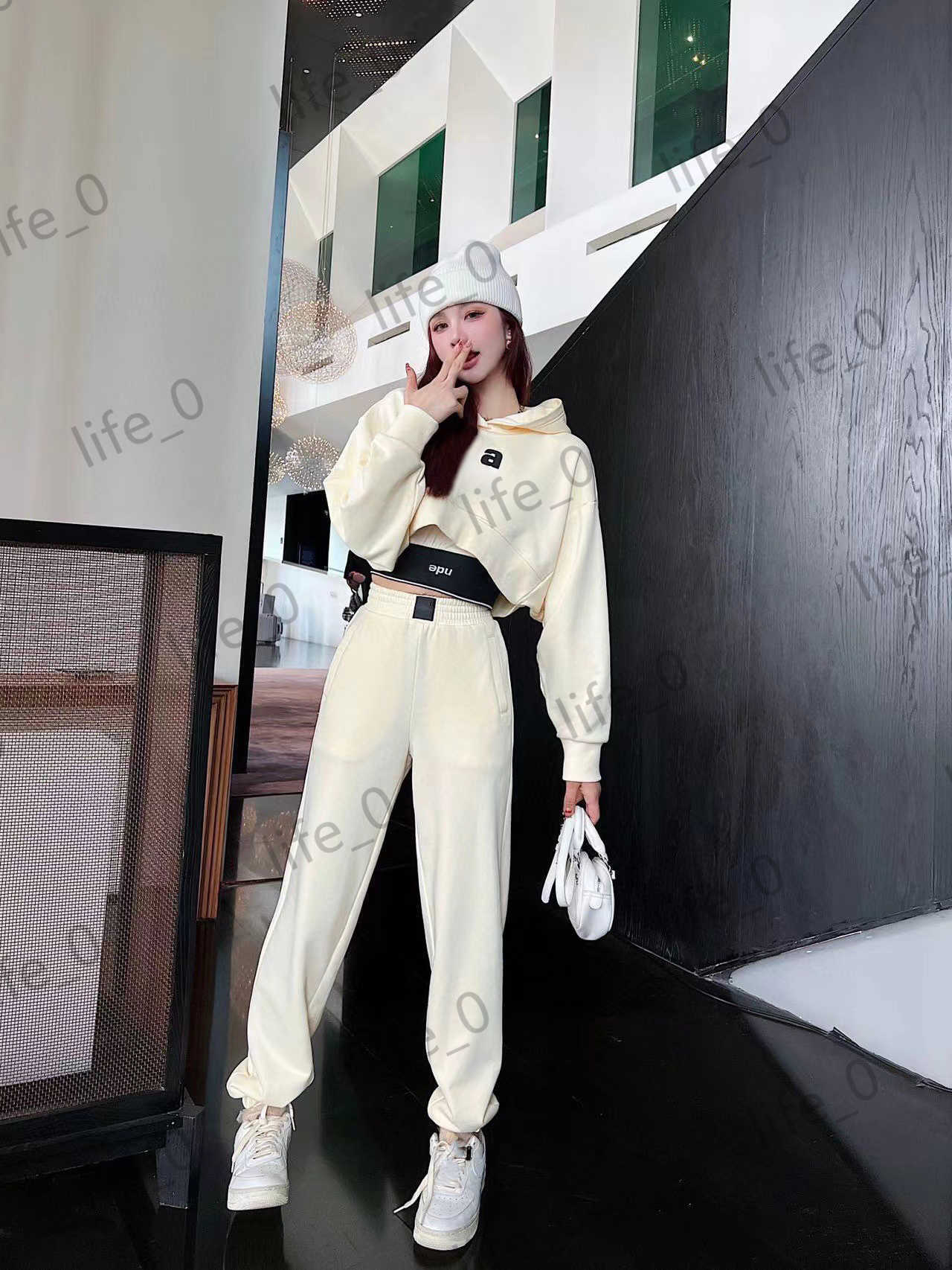 Womens Two Pieces Pants Inseam Webbing Vest Pattern Hooded Tops Elastic Waist Bunch Foot Designer Trousers Fashion Brand Mild Fleece Woman Tracksuit
Womens Two Pieces Pants Inseam Webbing Vest Pattern Hooded Tops Elastic Waist Bunch Foot Designer Trousers Fashion Brand Mild Fleece Woman Tracksuit