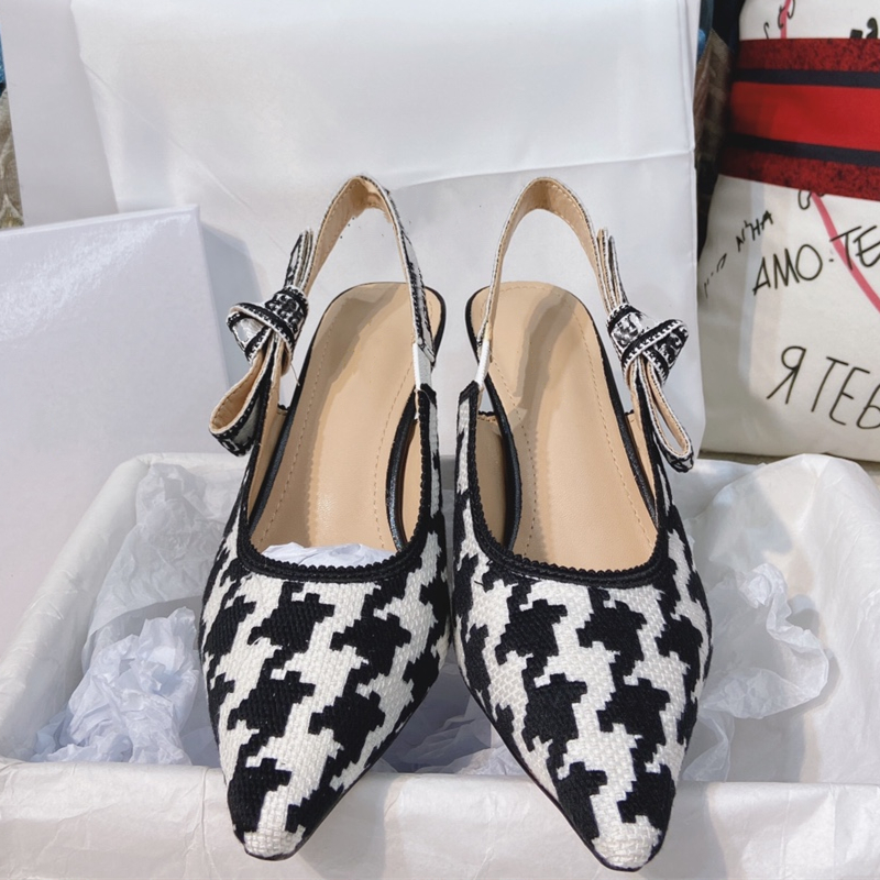 Designer Dress Shoes Women Comfortable Mid Heel Ankle Strappy Dress Pumps Pointed Toe Satin High Heels Wedding Evening Party Sandals
Designer Dress Shoes Women Comfortable Mid Heel Ankle Strappy Dress Pumps Pointed Toe Satin High Heels Wedding Evening Party Sandals