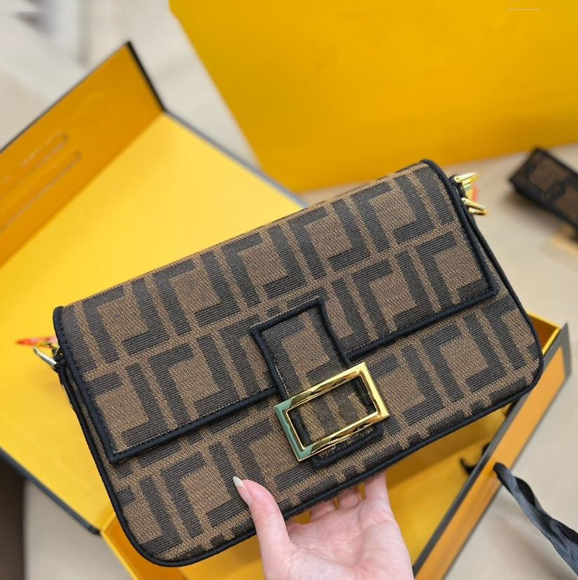 5A Top French stick bag fashion designer handbag Spice Girl top quality cross shoulder zipper leather casual wallet letter women's new perfect WalletS, Paper box
5A Top French stick bag fashion designer handbag Spice Girl top quality cross shoulder zipper leather casual wallet letter women's new perfect WalletS, Paper box