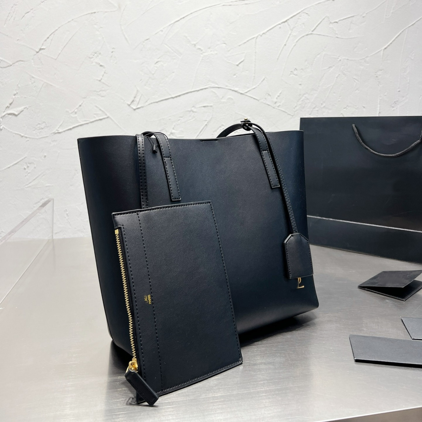 5A Luxury Designer Shoulder Bags Vertical Large Capacity Shopping Totes with Packet Handbags, Black
5A Luxury Designer Shoulder Bags Vertical Large Capacity Shopping Totes with Packet Handbags, Black