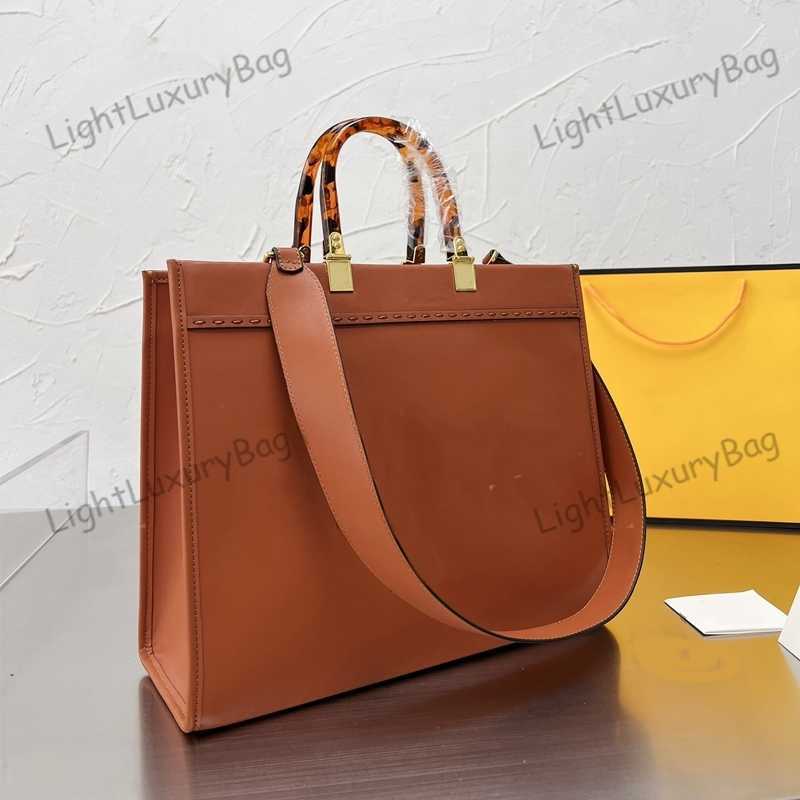 Fashion Hawksbill Shoulder Bag Designer Leather Wallet Light luxury Crossbody For Women Classic Famous Brand Shopping Purses 220208, Brown
Fashion Hawksbill Shoulder Bag Designer Leather Wallet Light luxury Crossbody For Women Classic Famous Brand Shopping Purses 220208, Brown