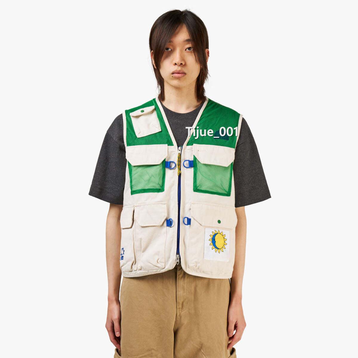 22FW Multi Pocket Splicing Vest Jacket Tooling Fashion Street Sleeveless Jackets Color Matching Man Women Mountain Parka Jackets TJAMJK39, Beige
22FW Multi Pocket Splicing Vest Jacket Tooling Fashion Street Sleeveless Jackets Color Matching Man Women Mountain Parka Jackets TJAMJK39, Beige