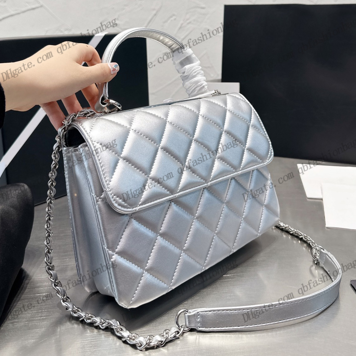 Fall Winter Trendy Totes Designer Bag Lambskin With Handle Leather Chain Classic Quilted Check Vintage Hardware Crossbody Shoulder Multi Pochette Handbags 25C, Box
Fall Winter Trendy Totes Designer Bag Lambskin With Handle Leather Chain Classic Quilted Check Vintage Hardware Crossbody Shoulder Multi Pochette Handbags 25C, Box