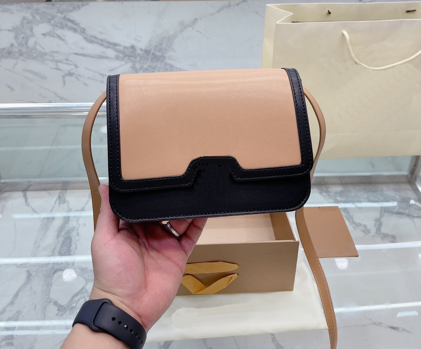 Luxury Designer bag Shoulder Handbags B Quality High Fashion women wallets Clutch totes CrossBody cowhide canvas Latch Tofu Buns bags Ladies purse 5A handbag, With logo
Luxury Designer bag Shoulder Handbags B Quality High Fashion women wallets Clutch totes CrossBody cowhide canvas Latch Tofu Buns bags Ladies purse 5A handbag, With logo