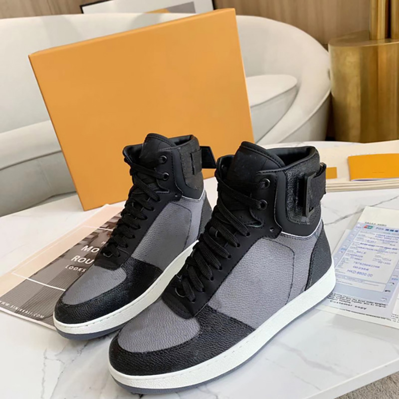 Classic Couples high-top luxurys designers casual shoes men mens sneakers Loafers lace up fashion embroidery shoe womens with box Size 35-45
Classic Couples high-top luxurys designers casual shoes men mens sneakers Loafers lace up fashion embroidery shoe womens with box Size 35-45
