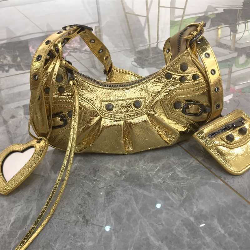 Designer Bags Balenciga 22 Locomotive armpit single back messenger bag high beauty light luxury high-end online celebrity blogger main cargo rivet 27cm, Gold
Designer Bags Balenciga 22 Locomotive armpit single back messenger bag high beauty light luxury high-end online celebrity blogger main cargo rivet 27cm, Gold
